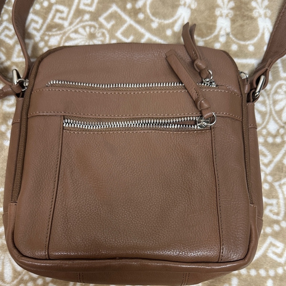 Tan Leather Crossbody Bag with multiple compartments - Picture 2 of 16